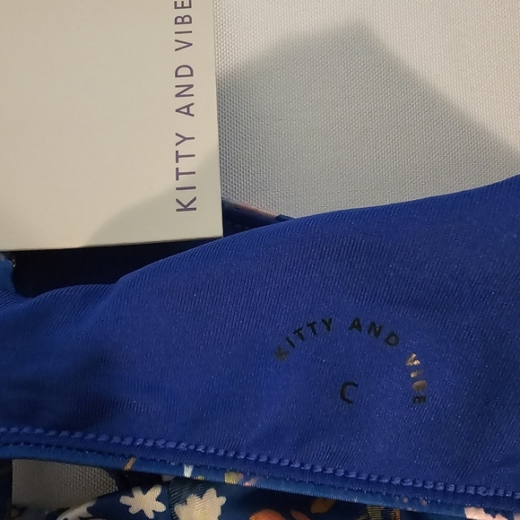 NWT Kitty & Vibe Blue Floral Underwire Bikini Top Size XS C Swimwear Surf Beachy - Picture 10 of 12